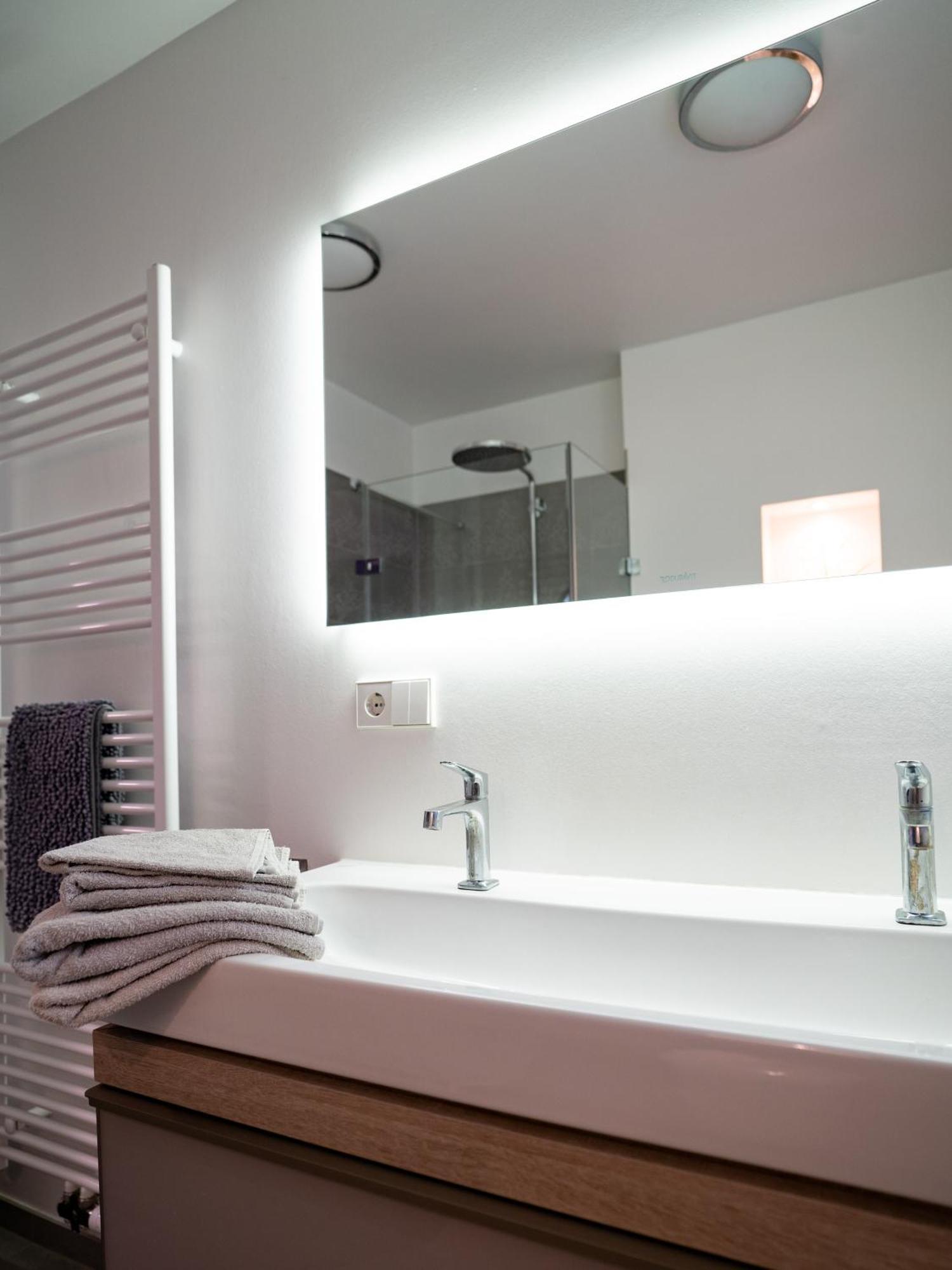 Whirlpool - Zentral - Designloft Mit Xxl Terrasse Apartman Wiesbaden Kültér fotó