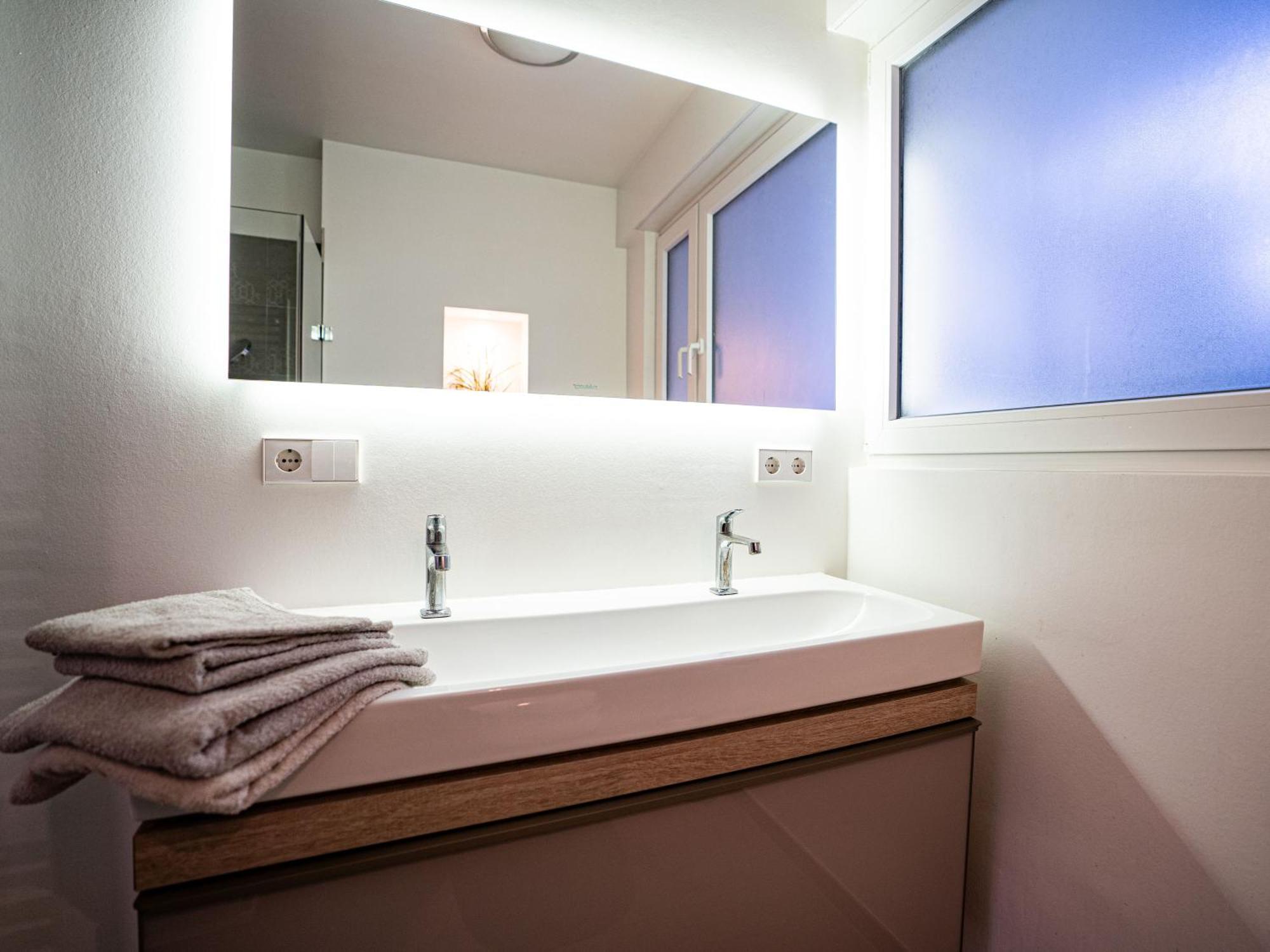 Whirlpool - Zentral - Designloft Mit Xxl Terrasse Apartman Wiesbaden Kültér fotó